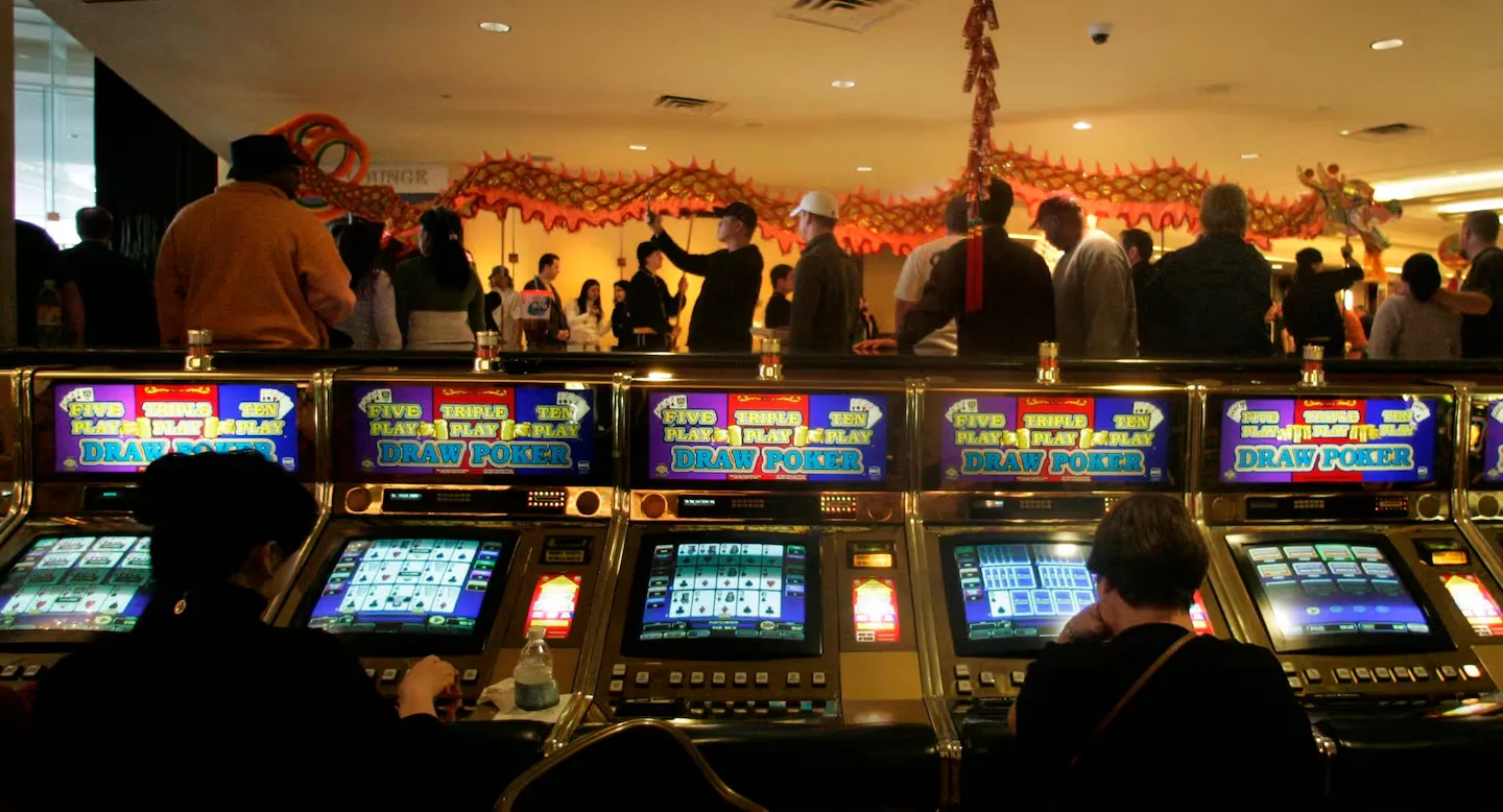 Thoughtful game recommendations among social gaming friends